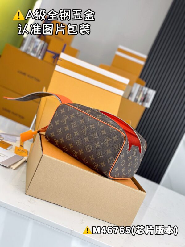 img_1095 DOPP KIT M46765 Size 28x15x16.5 cm