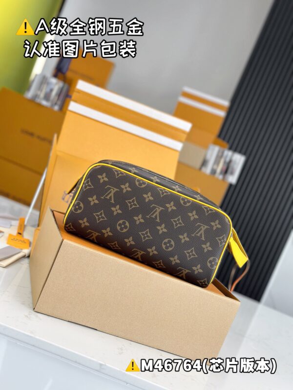 img_1107 DOPP KIT M46764 Size 28x15x16.5 cm
