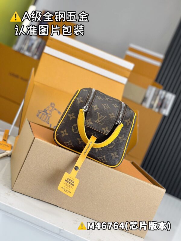 img_1110 DOPP KIT M46764 Size 28x15x16.5 cm