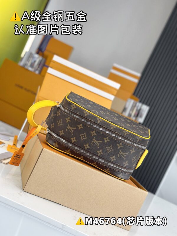 img_1111 DOPP KIT M46764 Size 28x15x16.5 cm