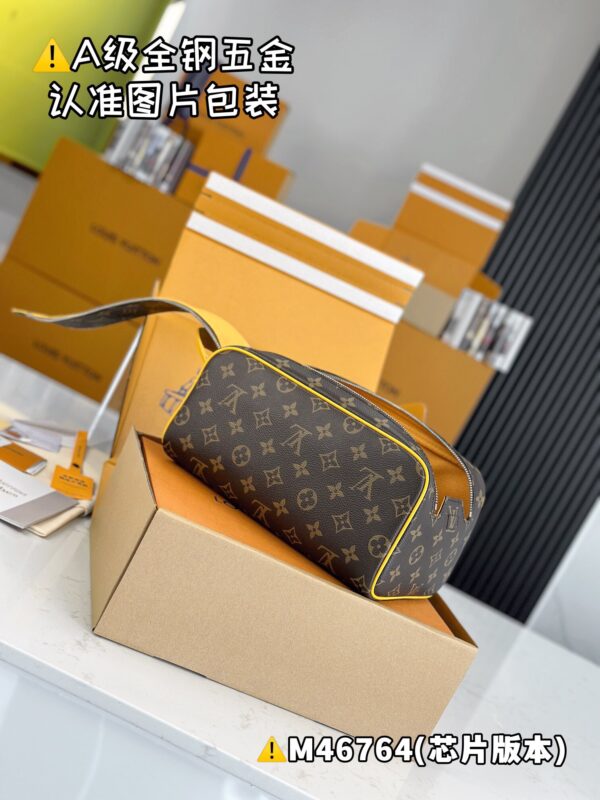 img_1112 DOPP KIT M46764 Size 28x15x16.5 cm