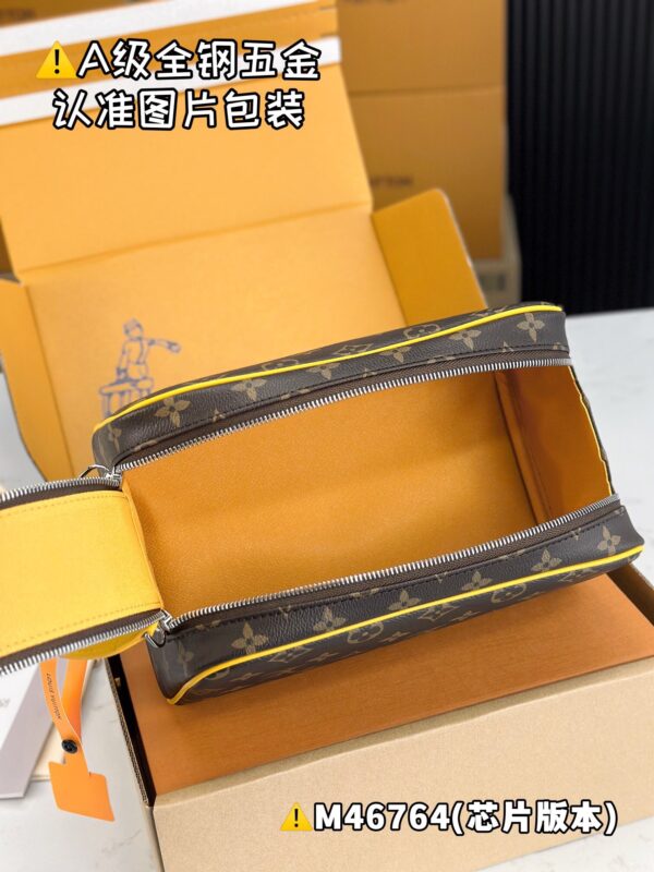img_1114 DOPP KIT M46764 Size 28x15x16.5 cm