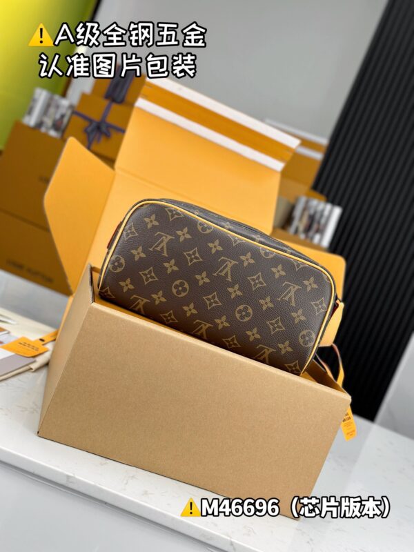 img_1125 DOPP KIT M46696 Size 28x15x16.5 cm