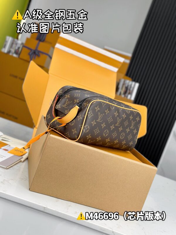 img_1126 DOPP KIT M46696 Size 28x15x16.5 cm