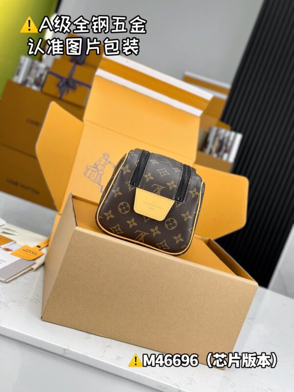 img_1128 DOPP KIT M46696 Size 28x15x16.5 cm