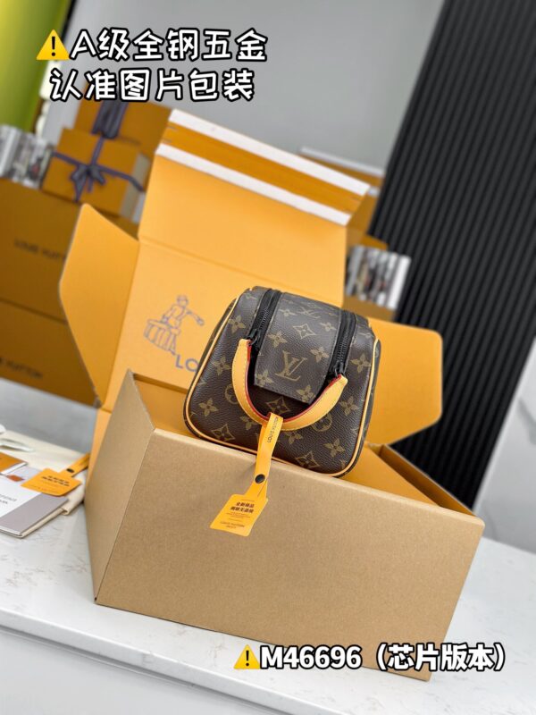 img_1129 DOPP KIT M46696 Size 28x15x16.5 cm