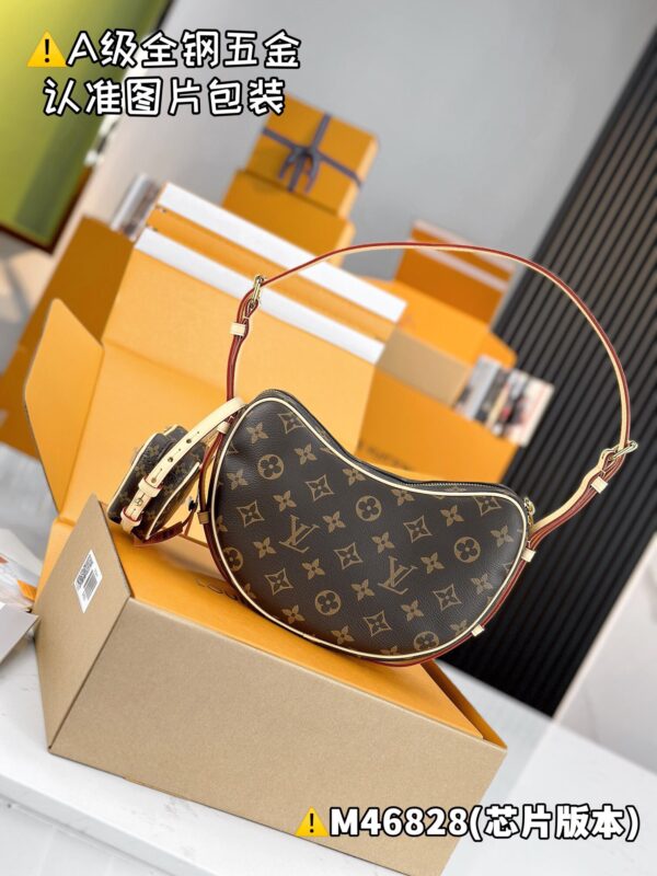CROISSANT Medium M46828 Size 25 x 15 x 5 cm