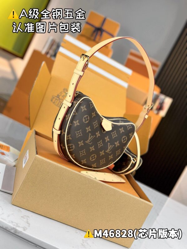 CROISSANT Medium M46828 Size 25 x 15 x 5 cm
