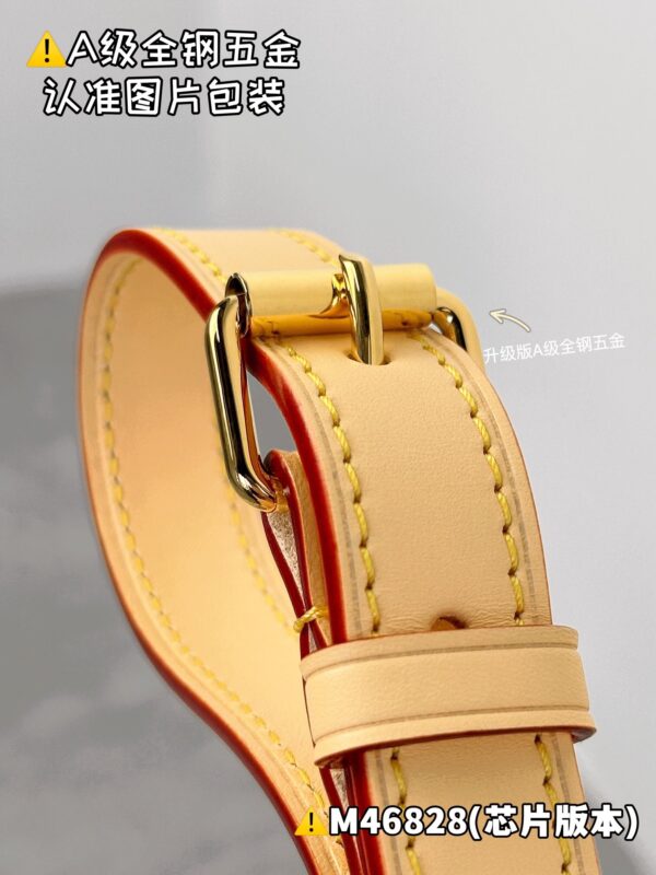 CROISSANT Medium M46828 Size 25 x 15 x 5 cm