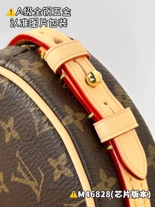 CROISSANT Medium M46828 Size 25 x 15 x 5 cm