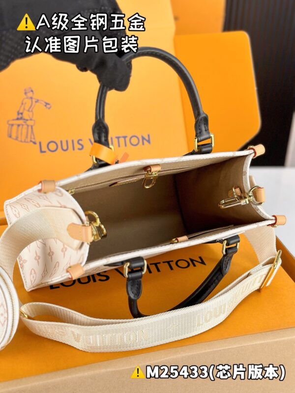 img_1531 ONTHEGO Small M25433 Size 25 x 19 x 11.5 cm