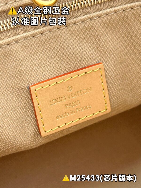 img_1541 ONTHEGO Small M25433 Size 25 x 19 x 11.5 cm