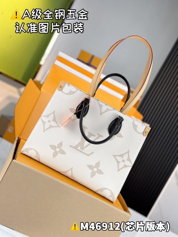 img_1546 ONTHEGO Medium M46912 Size 35 x 27 x 14 cm