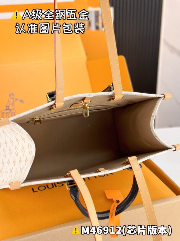 img_1550 ONTHEGO Medium M46912 Size 35 x 27 x 14 cm