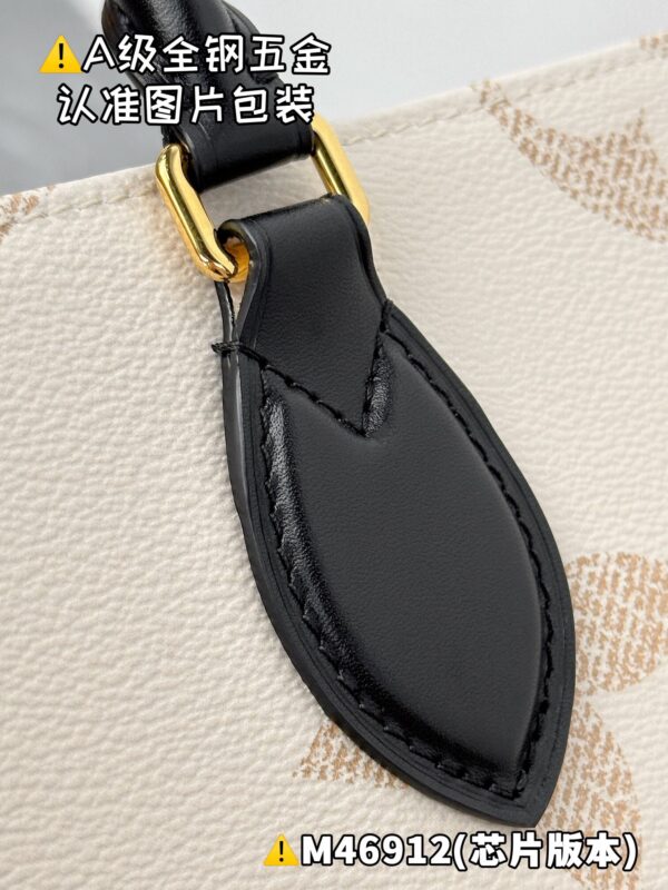 img_1552 ONTHEGO Medium M46912 Size 35 x 27 x 14 cm