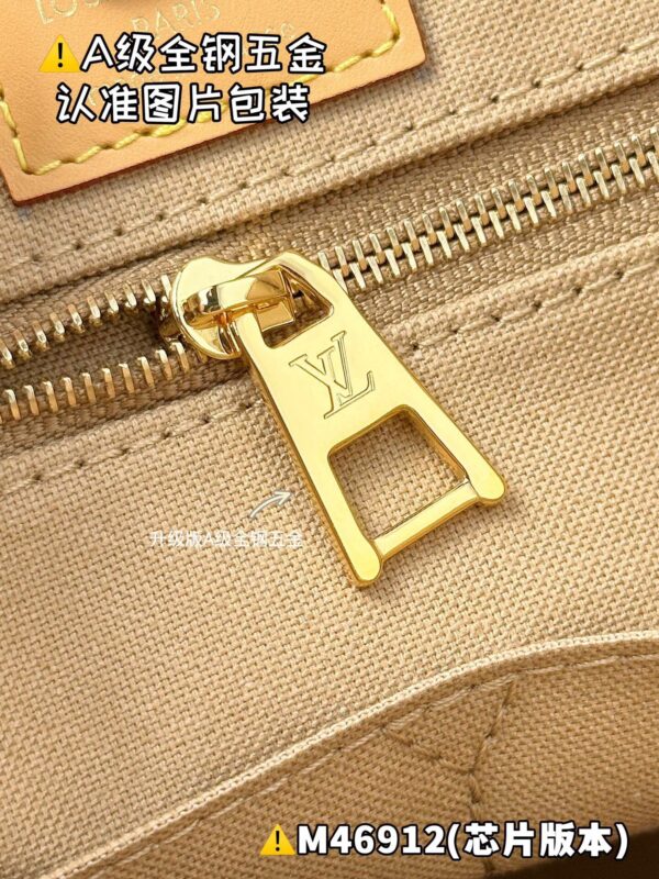 img_1556 ONTHEGO Medium M46912 Size 35 x 27 x 14 cm