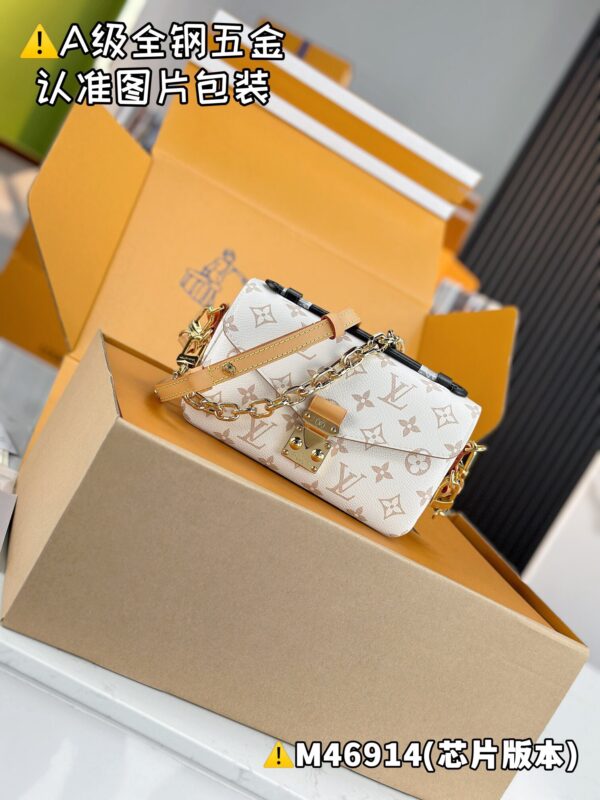 POCHETTE MÉTIS EAST WEST M46914 Size 21.5 x 13.5 x 6 cm