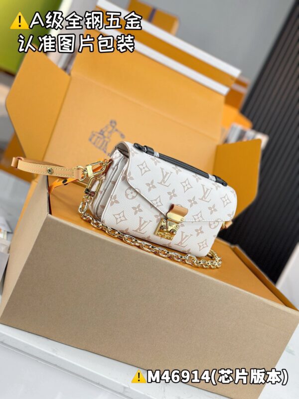 POCHETTE MÉTIS EAST WEST M46914 Size 21.5 x 13.5 x 6 cm