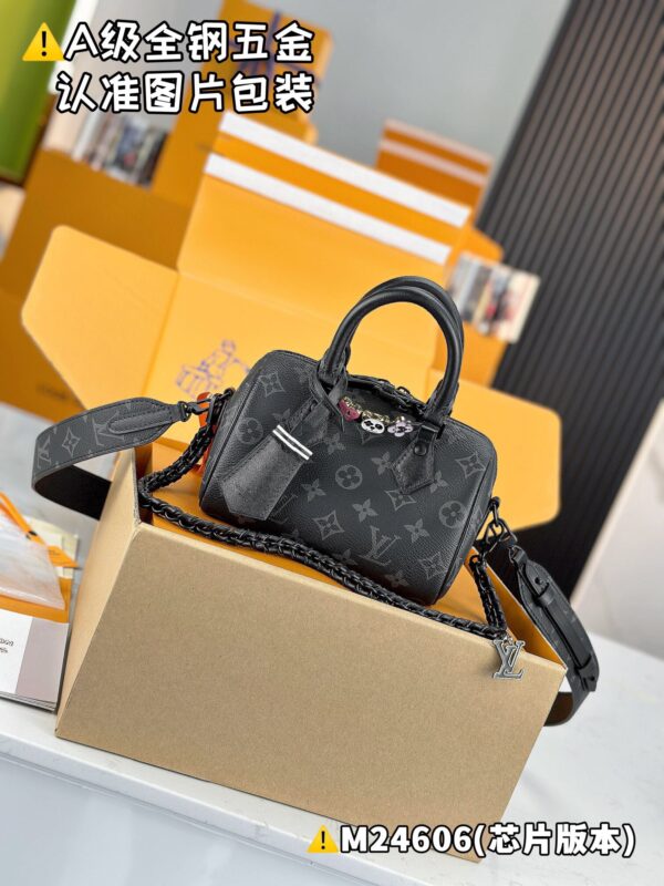 img_1777 SPEEDY 18 LV&I MONOGRAM ECLIPSE M24606 Size 18.5 x 12.5 x 10.5 cm