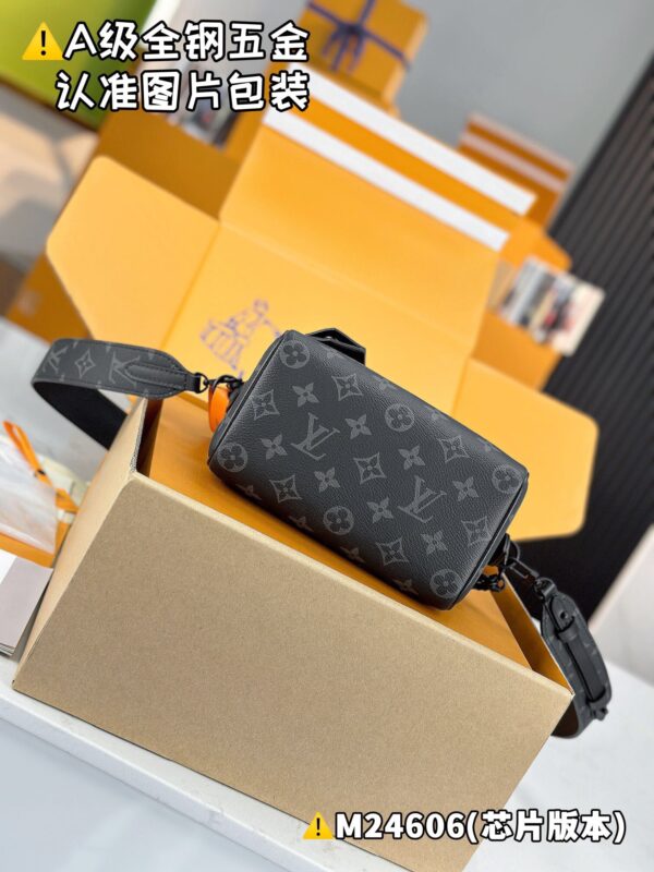 img_1780 SPEEDY 18 LV&I MONOGRAM ECLIPSE M24606 Size 18.5 x 12.5 x 10.5 cm