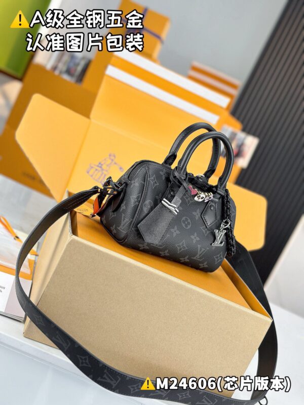 img_1782 SPEEDY 18 LV&I MONOGRAM ECLIPSE M24606 Size 18.5 x 12.5 x 10.5 cm