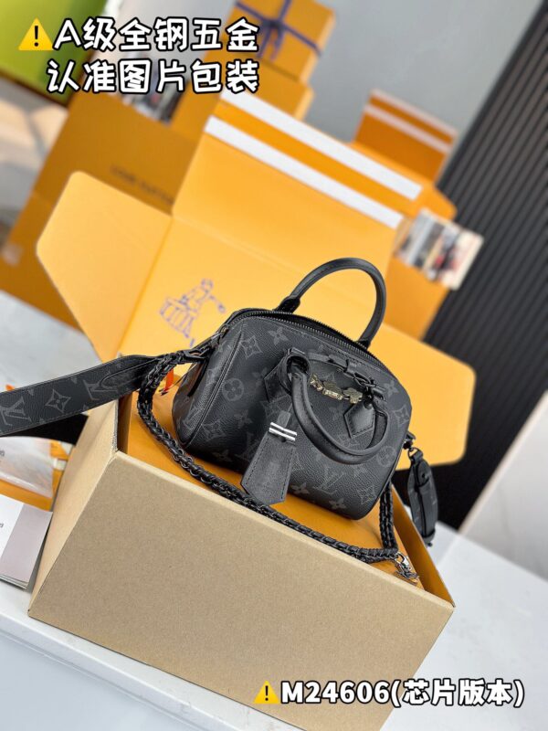 img_1783 SPEEDY 18 LV&I MONOGRAM ECLIPSE M24606 Size 18.5 x 12.5 x 10.5 cm