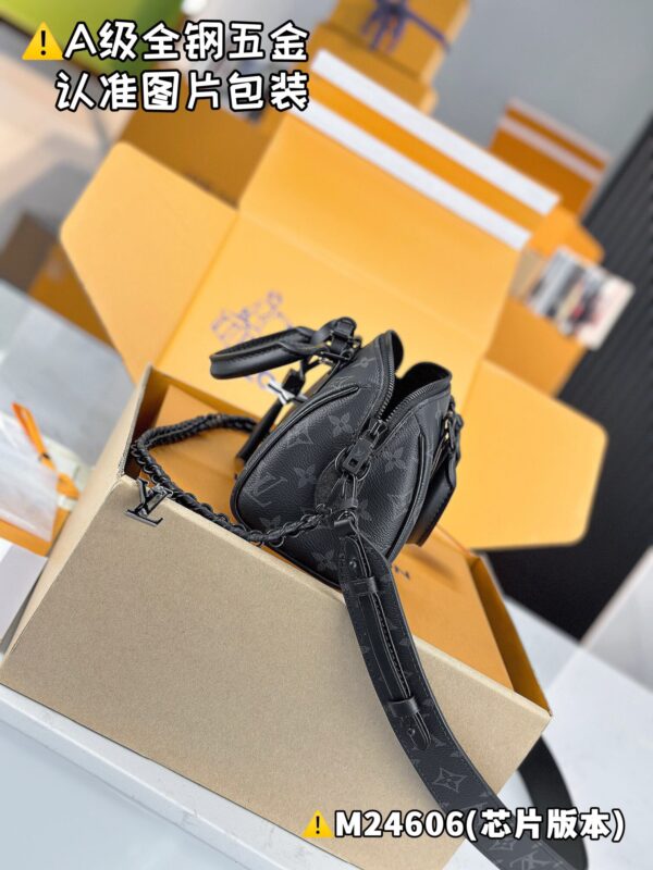 img_1784 SPEEDY 18 LV&I MONOGRAM ECLIPSE M24606 Size 18.5 x 12.5 x 10.5 cm