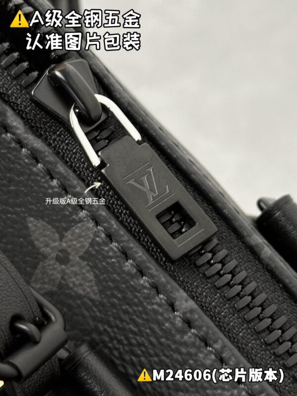 img_1792 SPEEDY 18 LV&I MONOGRAM ECLIPSE M24606 Size 18.5 x 12.5 x 10.5 cm