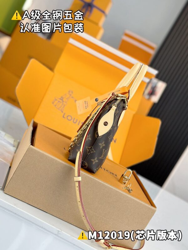 img_1833 LOCKIT BB M12019 Size 19 x 7 x 15 cm