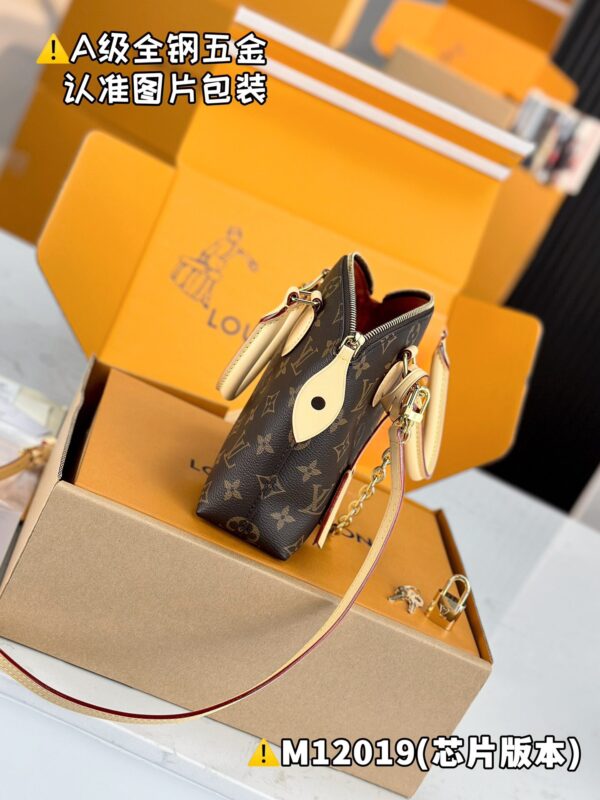 img_1838 LOCKIT BB M12019 Size 19 x 7 x 15 cm