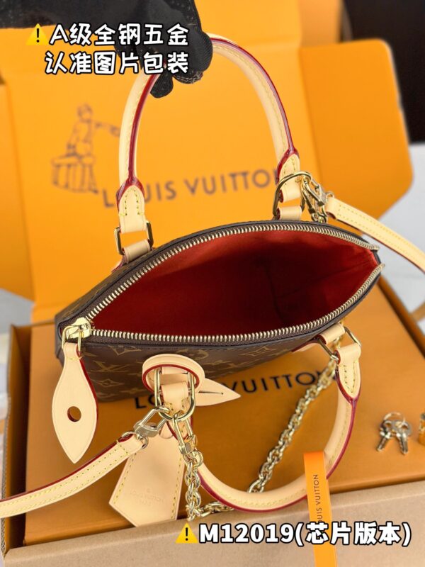 img_1839 LOCKIT BB M12019 Size 19 x 7 x 15 cm