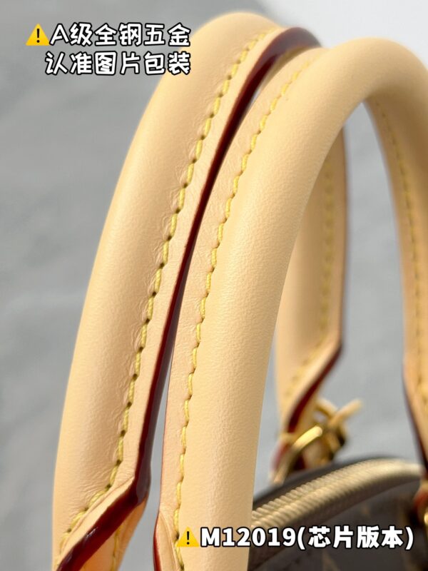 img_1840 LOCKIT BB M12019 Size 19 x 7 x 15 cm