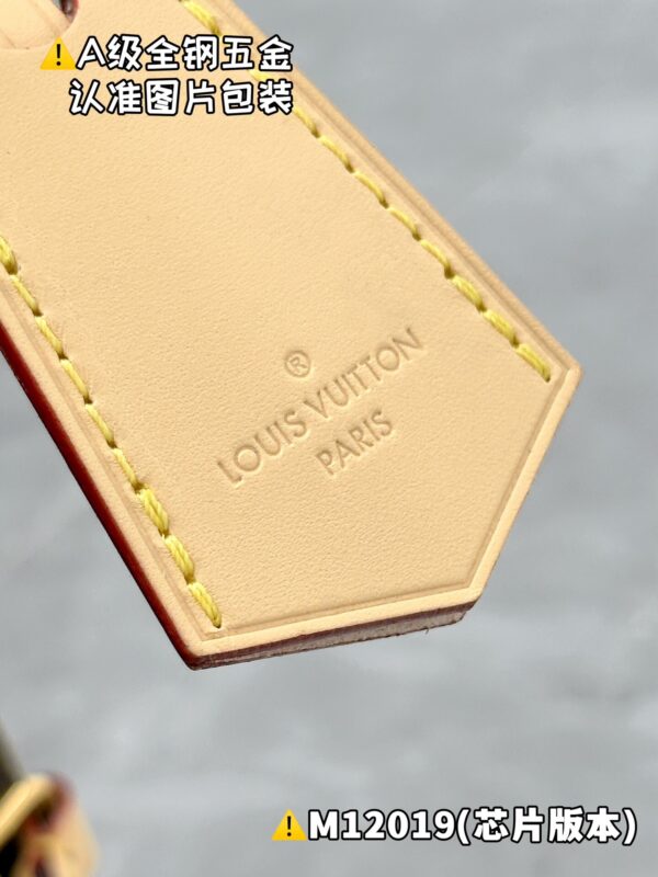 img_1842 LOCKIT BB M12019 Size 19 x 7 x 15 cm