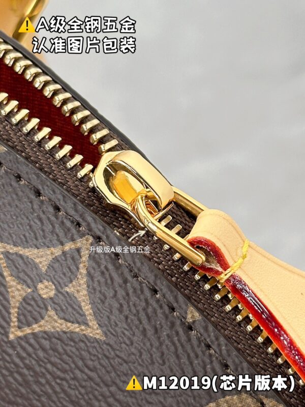 img_1846 LOCKIT BB M12019 Size 19 x 7 x 15 cm