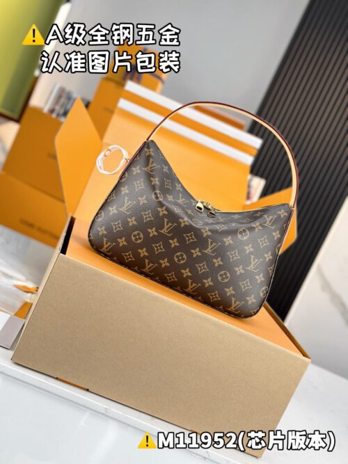 SLOUCHY Small M11952 Size 22 x 9 x 33 cm