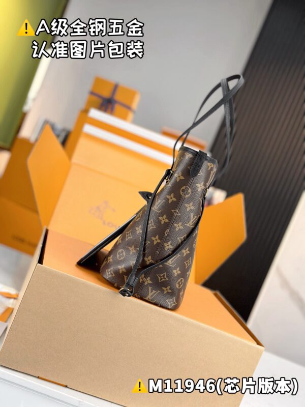 img_1887 NEVERFULL INSIDE OUT Medium M11946 Size 28 x 14 x 31 cm