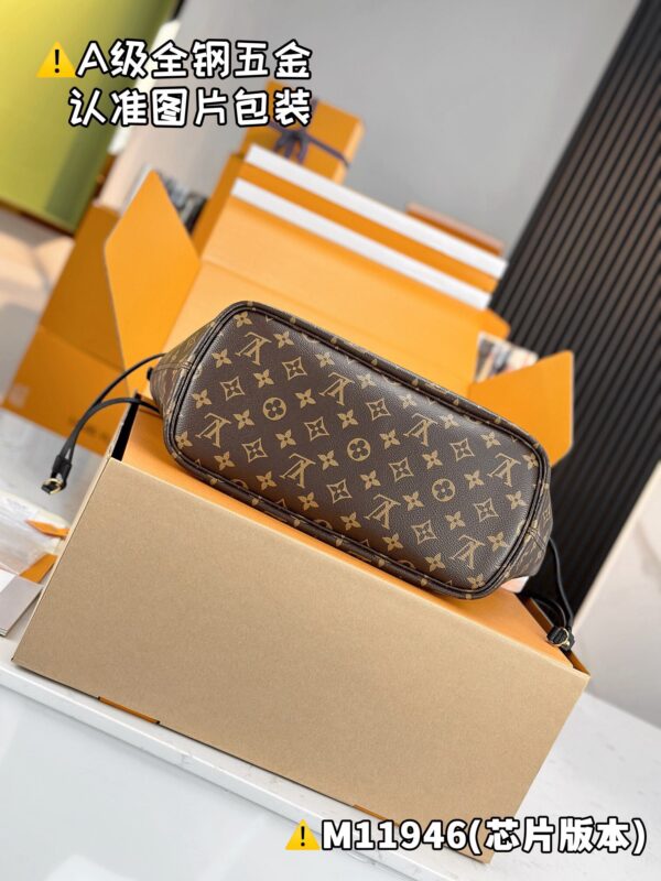 img_1888 NEVERFULL INSIDE OUT Medium M11946 Size 28 x 14 x 31 cm