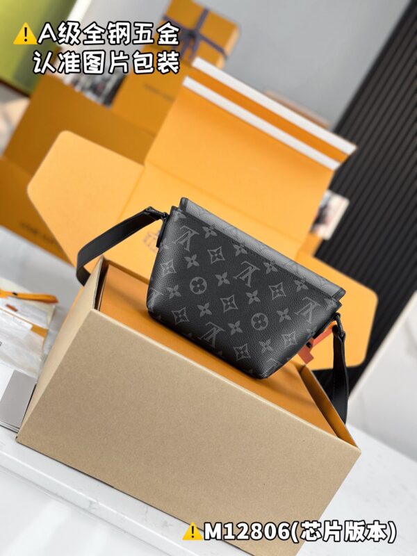 img_1976 PULSE Mini M12806 Size 16 x 5 x 22.5 cm
