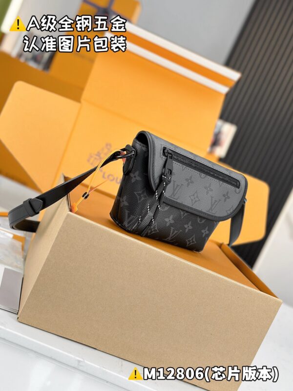img_1979 PULSE Mini M12806 Size 16 x 5 x 22.5 cm
