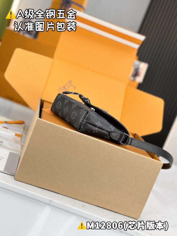 img_1980 PULSE Mini M12806 Size 16 x 5 x 22.5 cm