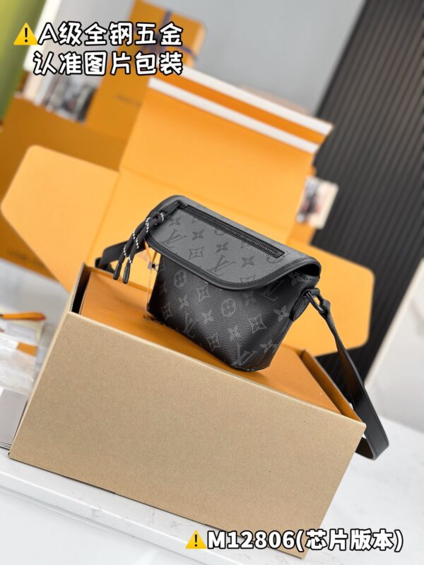 img_1981 PULSE Mini M12806 Size 16 x 5 x 22.5 cm
