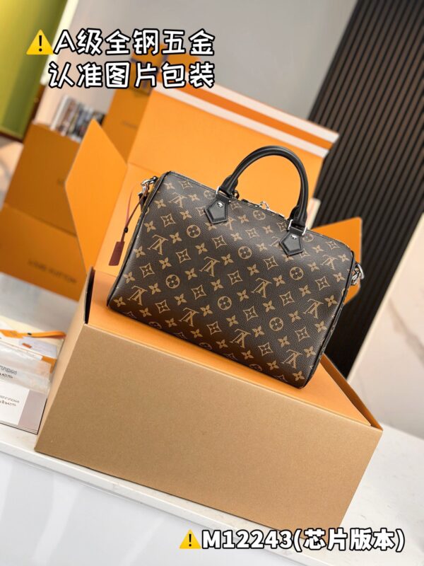 img_2013 SPEEDY SOFT 30 DARK M12243 Size 21 x 17 x 30 cm