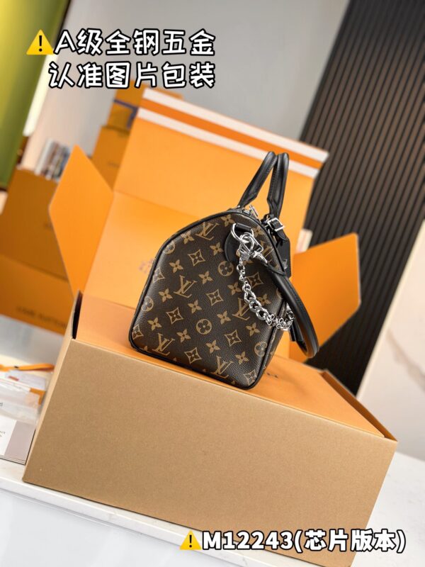 img_2014 SPEEDY SOFT 30 DARK M12243 Size 21 x 17 x 30 cm