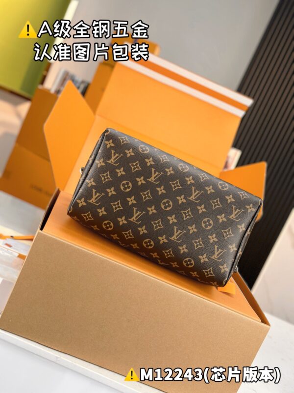 img_2015 SPEEDY SOFT 30 DARK M12243 Size 21 x 17 x 30 cm