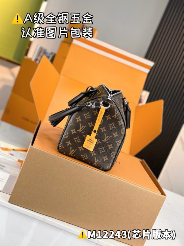 img_2018 SPEEDY SOFT 30 DARK M12243 Size 21 x 17 x 30 cm