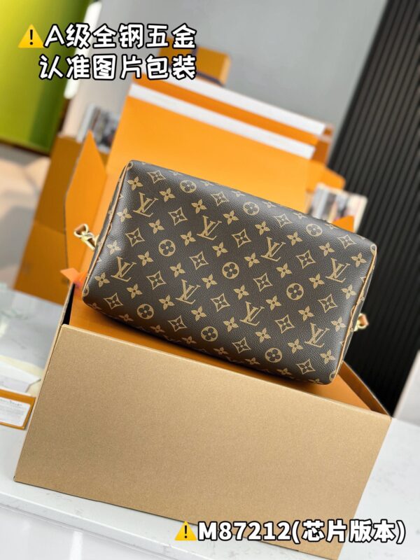 img_2051 SPEEDY SOFT 30 DARK M87212 Size 21 x 17 x 30 cm