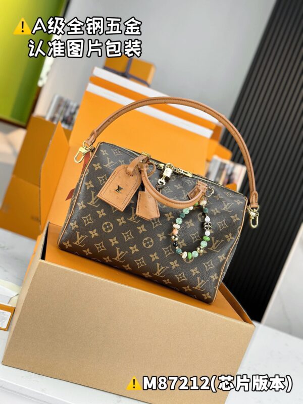 img_2052 SPEEDY SOFT 30 DARK M87212 Size 21 x 17 x 30 cm