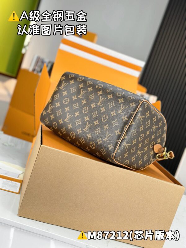 img_2054 SPEEDY SOFT 30 DARK M87212 Size 21 x 17 x 30 cm