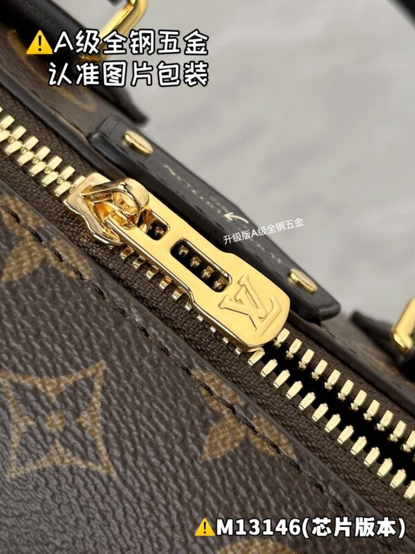 img_2078 SPEEDY TRUNK 20 M13146 Size 13.5 x 11 x 20.5