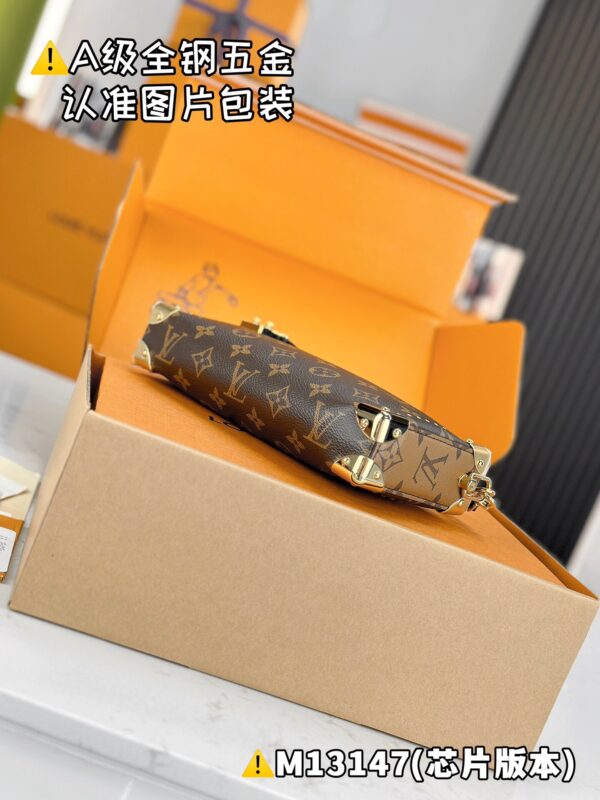 img_2125 SLIM TRUNK M13147 Size 12 x 4 x 23 cm